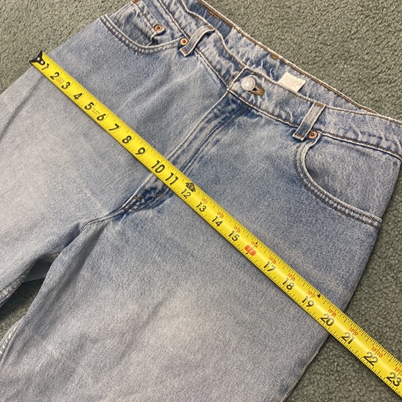90's Vintage 550 Levi's Relaxed Fit with Tapered Leg faded blue jeans USA made - Picture 8 of 11